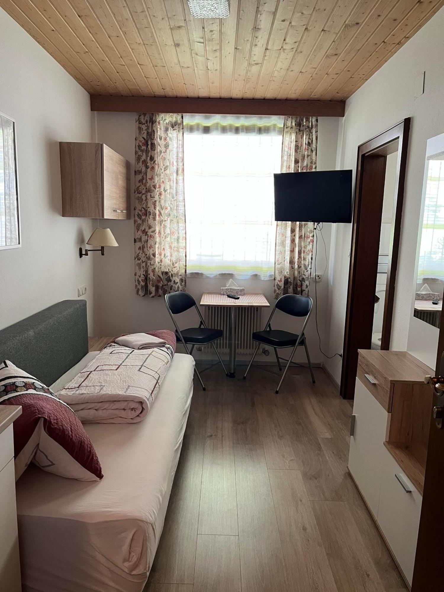 Pension Steiner, 6143 Matrei Am Brenner!!Check-In Between 15 - 21 O'Clock!! No Breakfast Muhlbachl Exterior photo